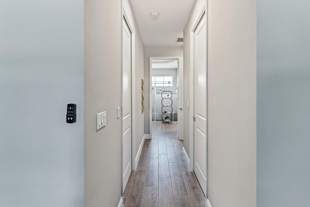 2549 SE Lyman Circle-31