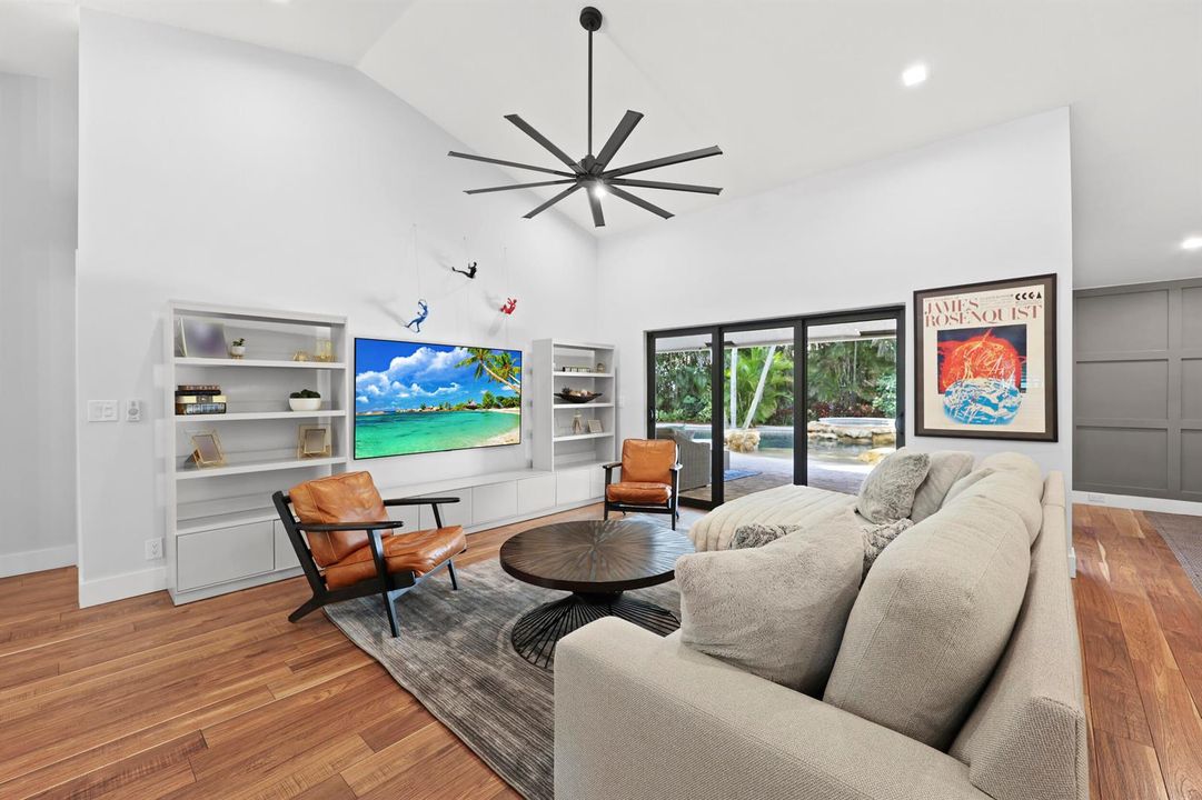 Expansive Living Room Overlooks the Pool