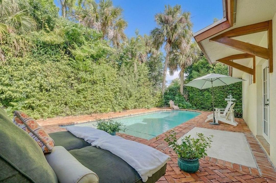Poolside Lounge Seating