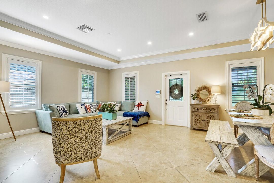 Foyer/LIving