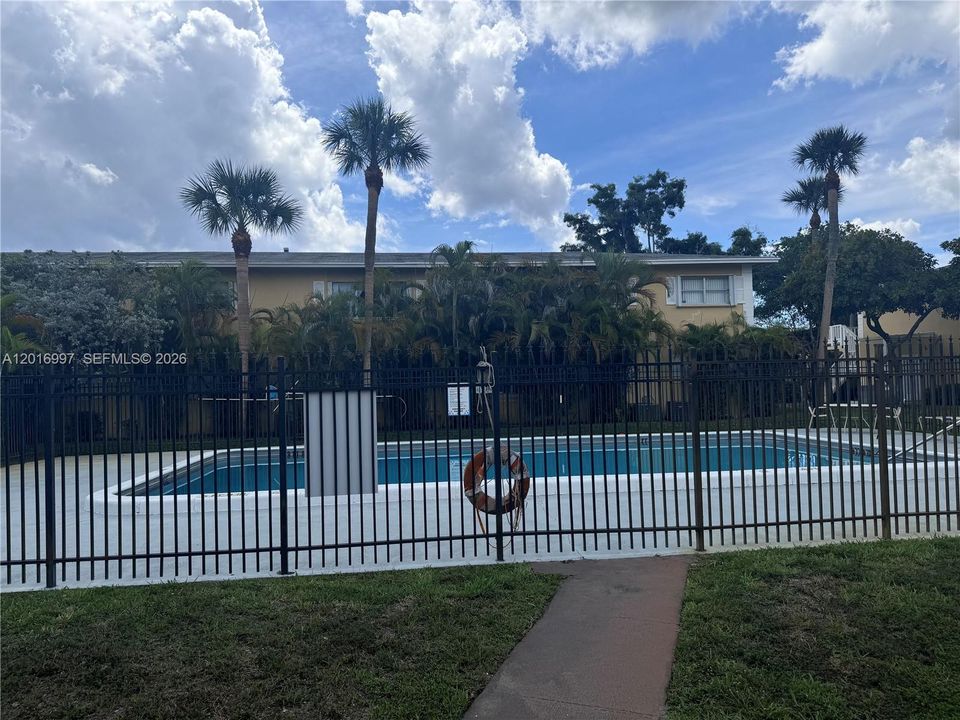 For Sale: $224,900 (3 beds, 2 baths, 1000 Square Feet)