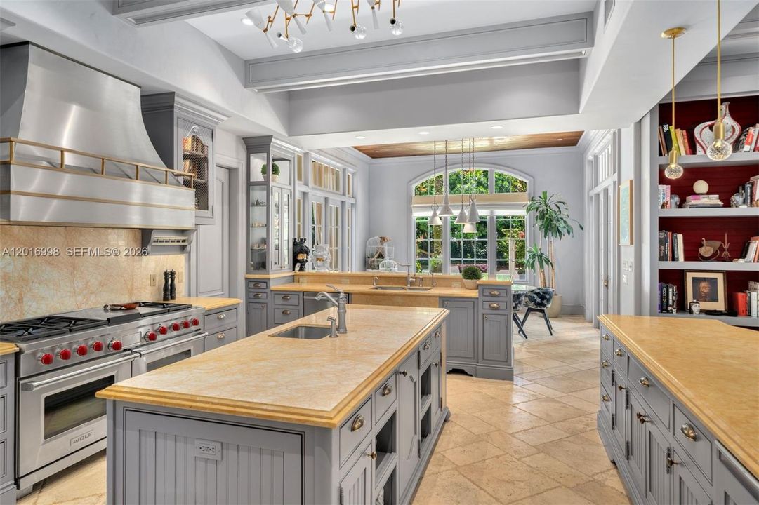 Active With Contract: $12,300,000 (6 beds, 6 baths, 7787 Square Feet)