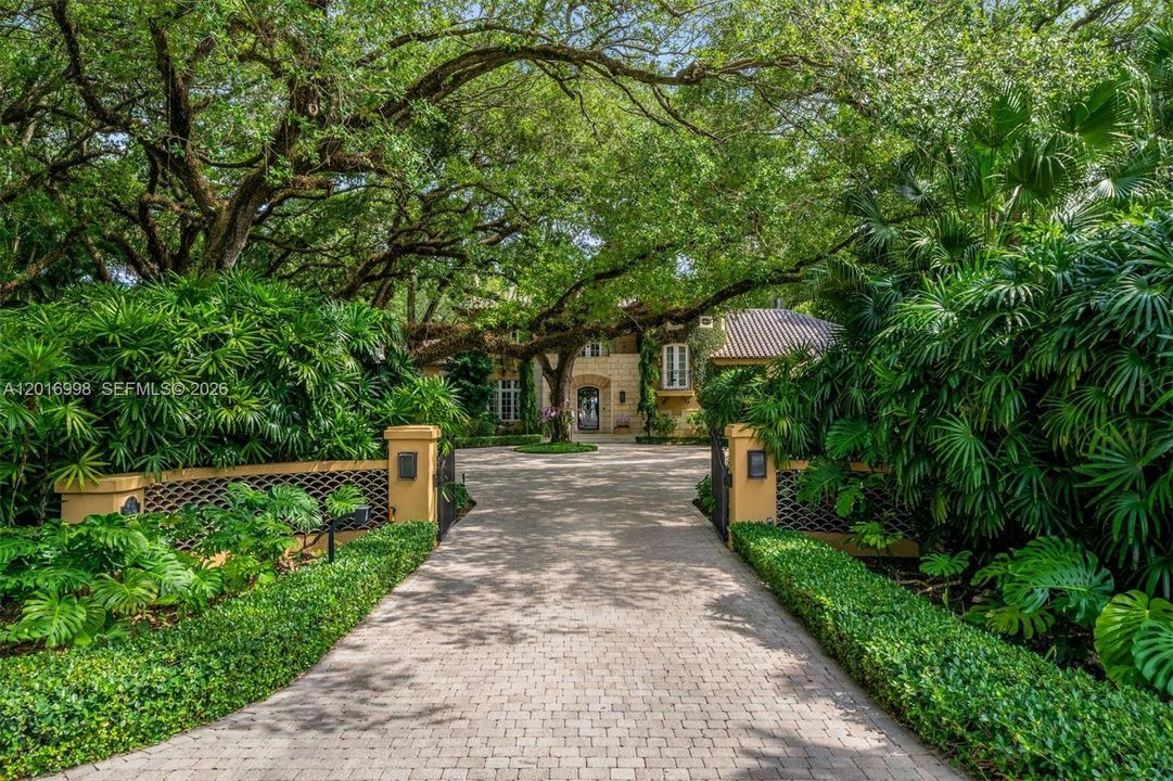 Active With Contract: $12,300,000 (6 beds, 6 baths, 7787 Square Feet)