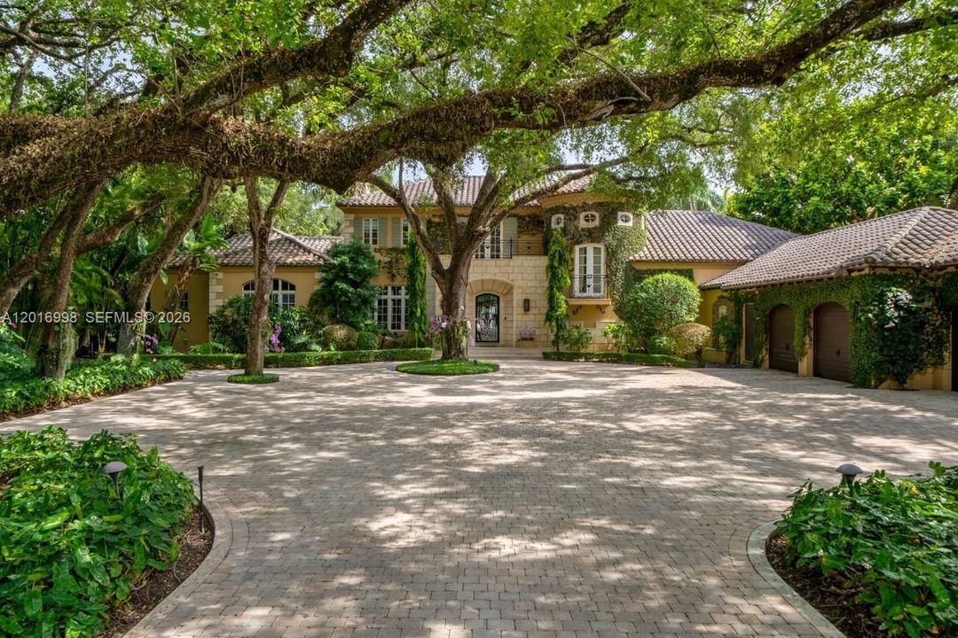Active With Contract: $12,300,000 (6 beds, 6 baths, 7787 Square Feet)