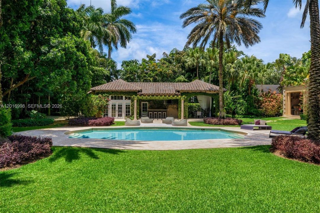 Active With Contract: $12,300,000 (6 beds, 6 baths, 7787 Square Feet)