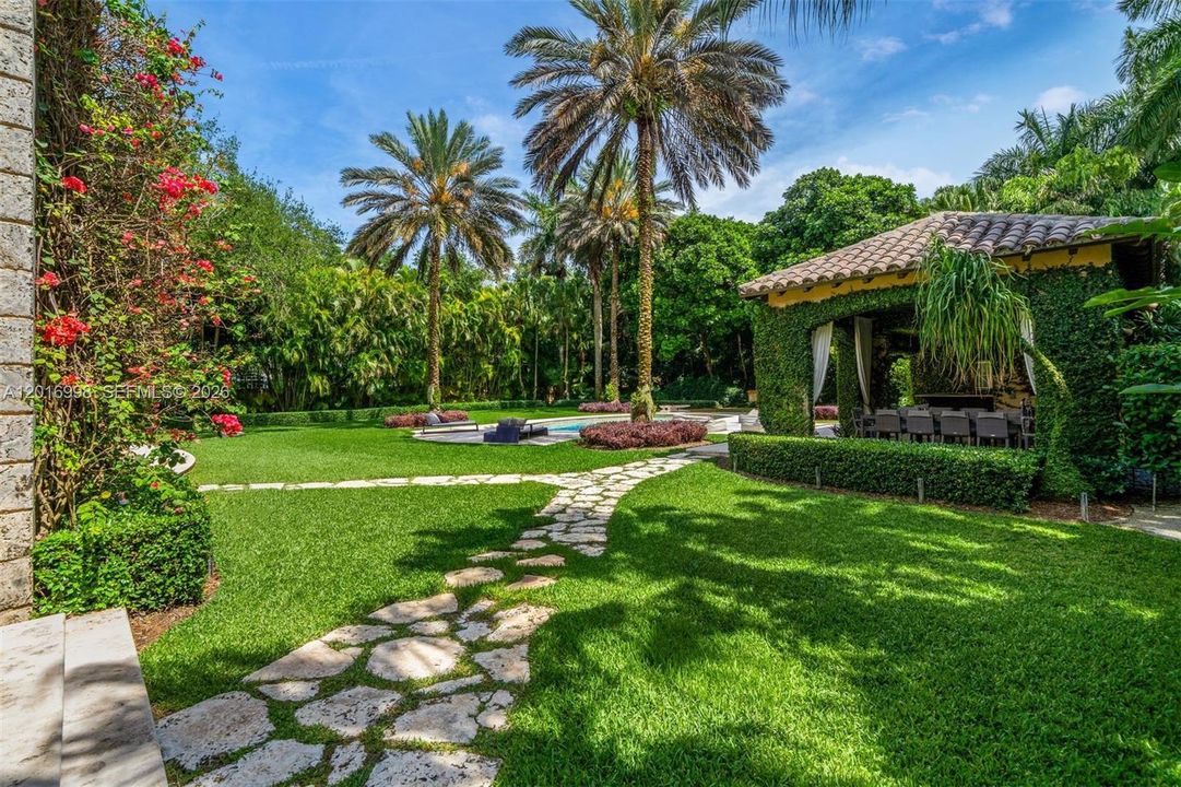 Active With Contract: $12,300,000 (6 beds, 6 baths, 7787 Square Feet)