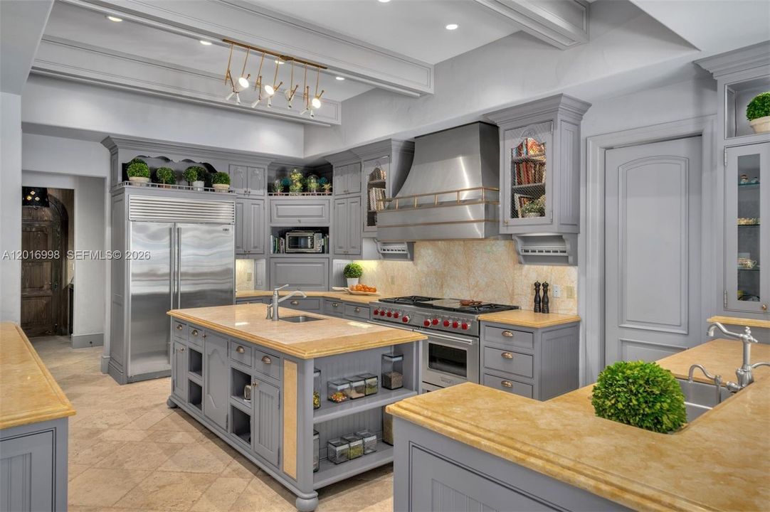 Active With Contract: $12,300,000 (6 beds, 6 baths, 7787 Square Feet)