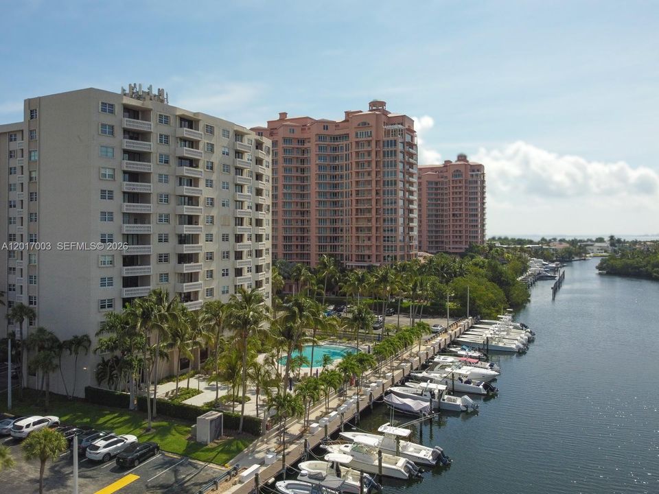 For Sale: $695,000 (2 beds, 2 baths, 1470 Square Feet)