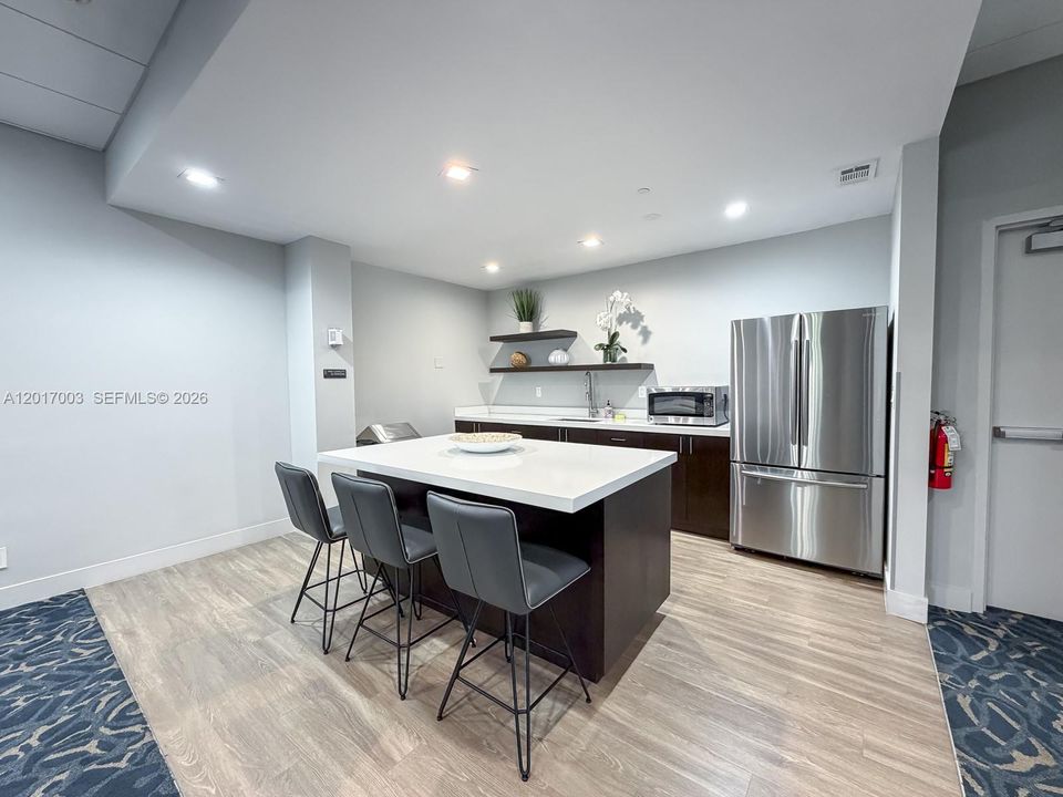 For Sale: $695,000 (2 beds, 2 baths, 1470 Square Feet)