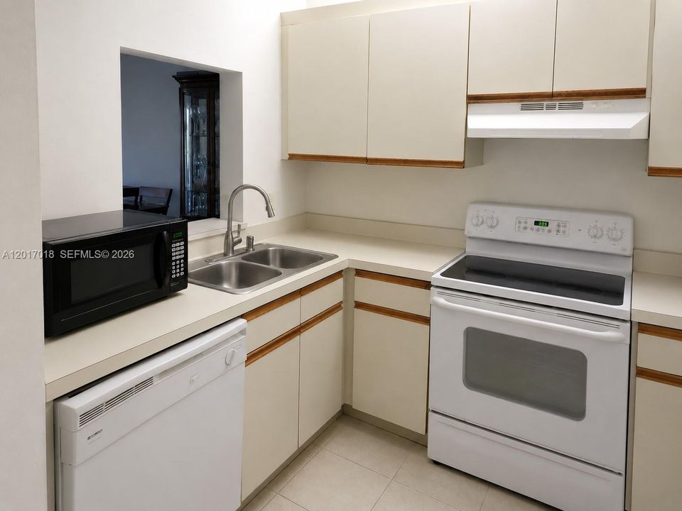 For Sale: $189,000 (2 beds, 2 baths, 815 Square Feet)