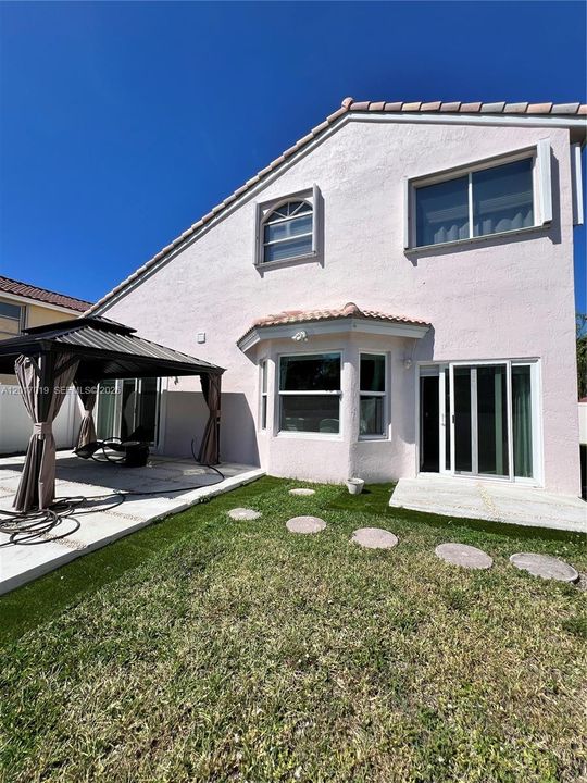 For Sale: $740,000 (4 beds, 3 baths, 2106 Square Feet)