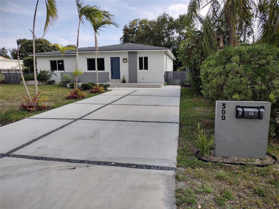 En Venta: $899,500 (4 camas, 3 baños, 2225 Pies cuadrados)