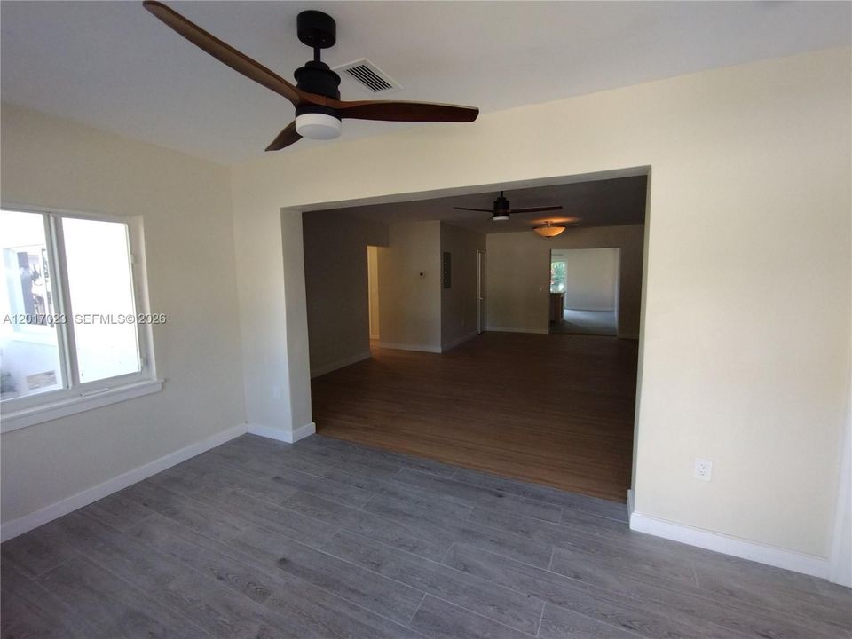 En Venta: $899,500 (4 camas, 3 baños, 2225 Pies cuadrados)