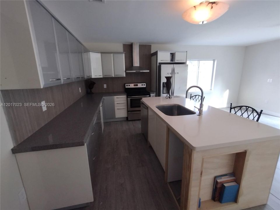 En Venta: $899,500 (4 camas, 3 baños, 2225 Pies cuadrados)