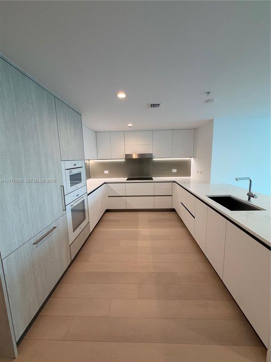 For Sale: $1,850,000 (2 beds, 2 baths, 1329 Square Feet)