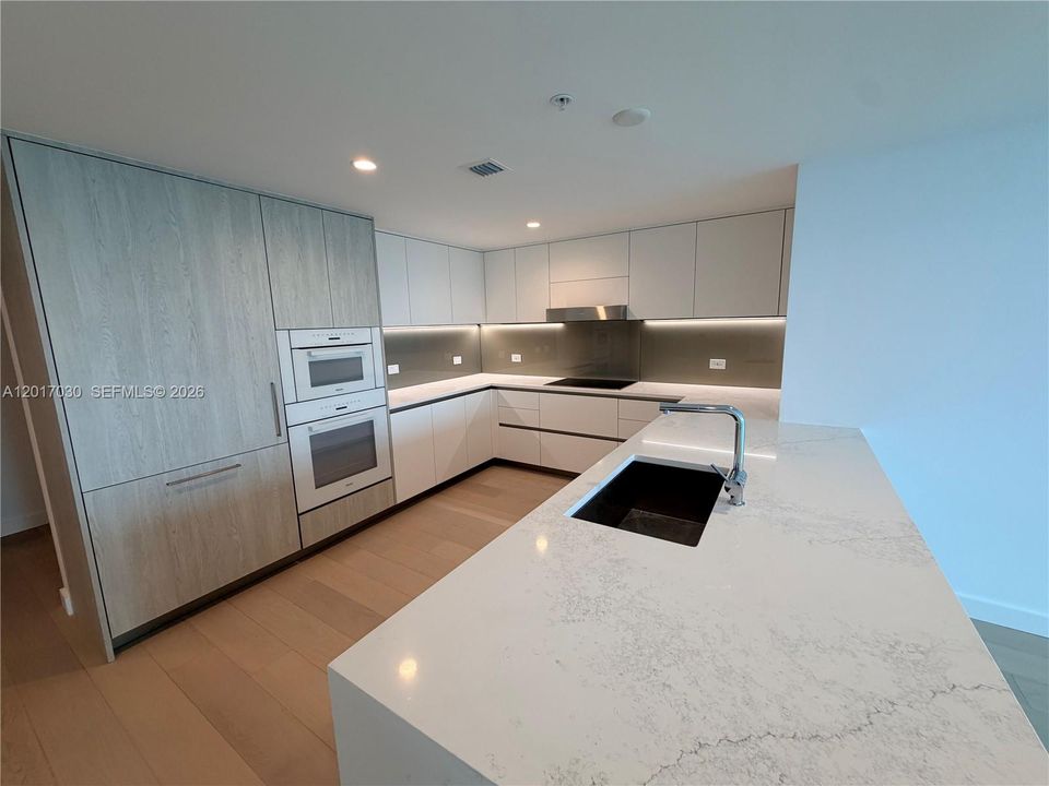For Sale: $1,850,000 (2 beds, 2 baths, 1329 Square Feet)