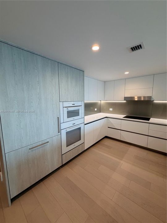 For Sale: $1,850,000 (2 beds, 2 baths, 1329 Square Feet)