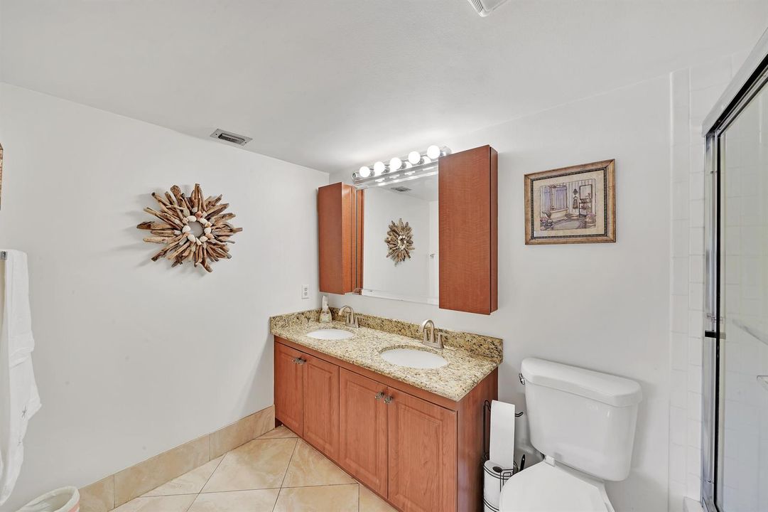 9 Master Bathroom (1)