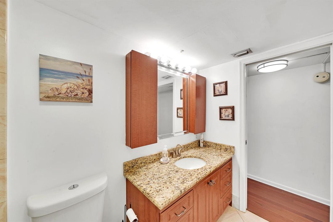 12 Guest bathroom (3)