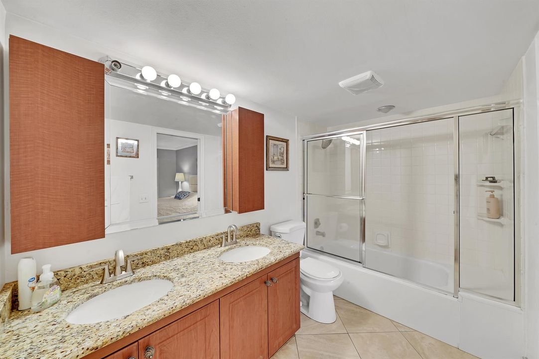 9 Master Bathroom (2)