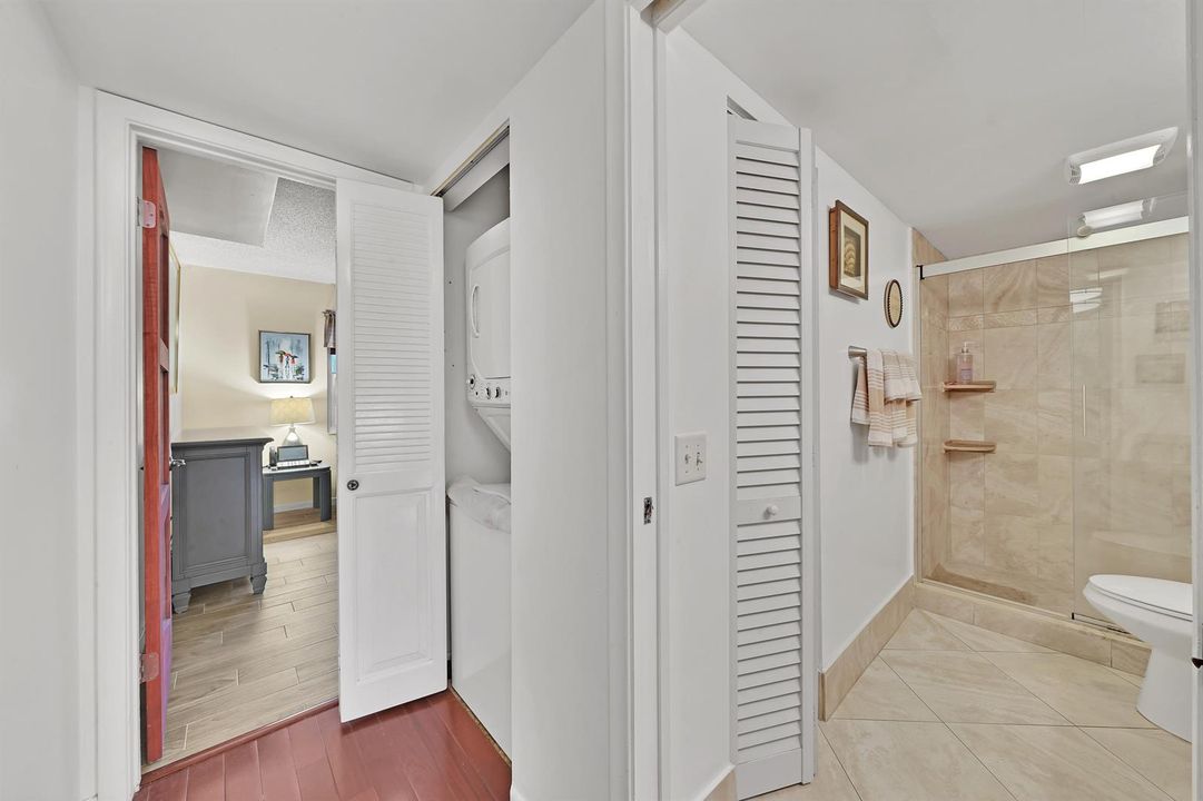 13 Laundry Closet (1)