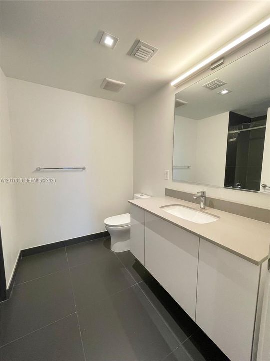 For Sale: $505,000 (1 beds, 1 baths, 867 Square Feet)