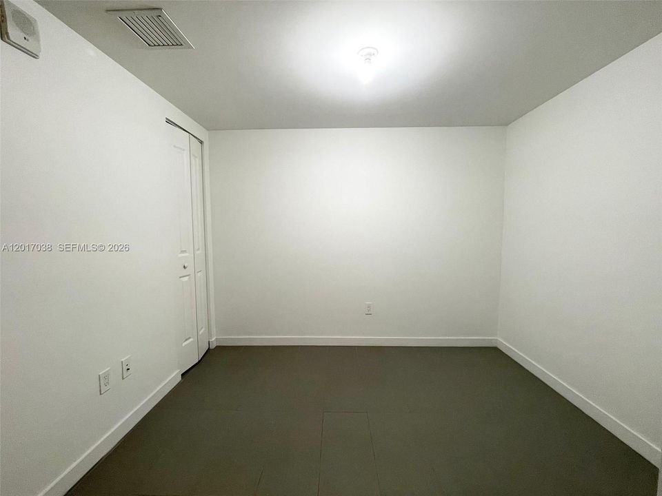 For Sale: $505,000 (1 beds, 1 baths, 867 Square Feet)