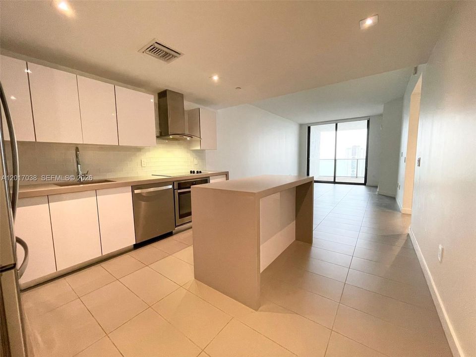 For Sale: $505,000 (1 beds, 1 baths, 867 Square Feet)