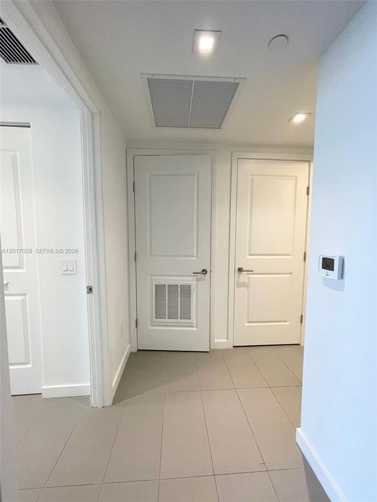 For Sale: $505,000 (1 beds, 1 baths, 867 Square Feet)