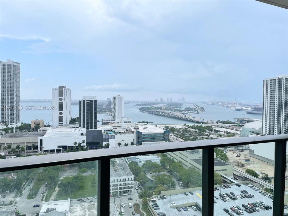 For Sale: $505,000 (1 beds, 1 baths, 867 Square Feet)