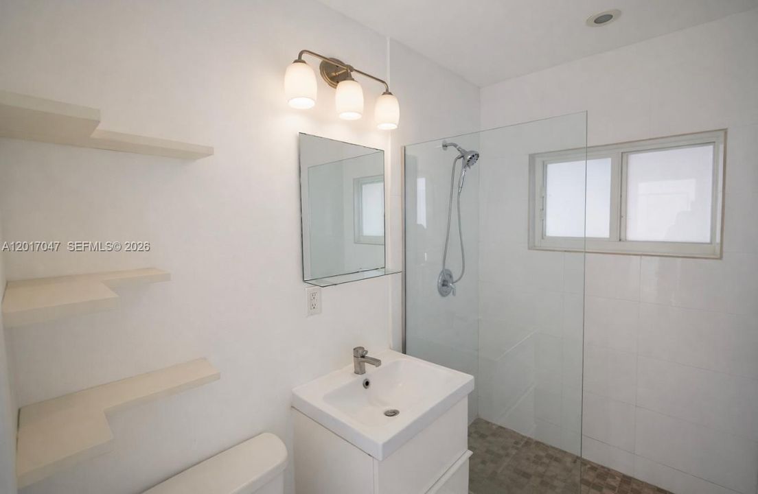 Activo con contrato: $2,275 (2 camas, 1 baños, 0 Pies cuadrados)