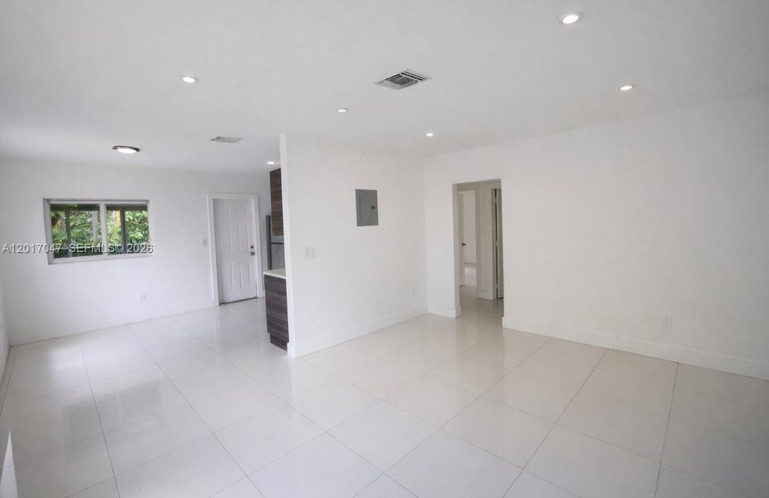 Activo con contrato: $2,275 (2 camas, 1 baños, 0 Pies cuadrados)