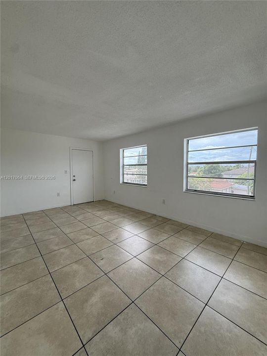 Activo con contrato: $2,195 (2 camas, 1 baños, 900 Pies cuadrados)