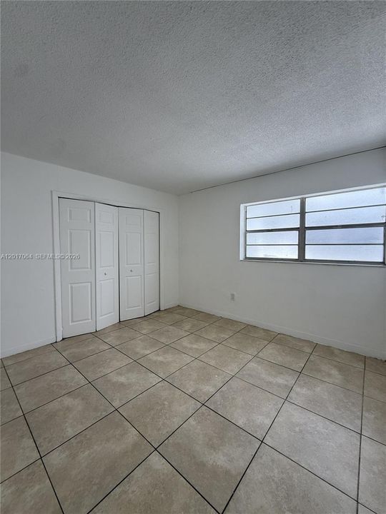 Activo con contrato: $2,195 (2 camas, 1 baños, 900 Pies cuadrados)