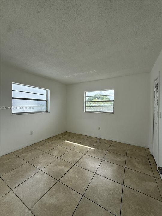 Activo con contrato: $2,195 (2 camas, 1 baños, 900 Pies cuadrados)