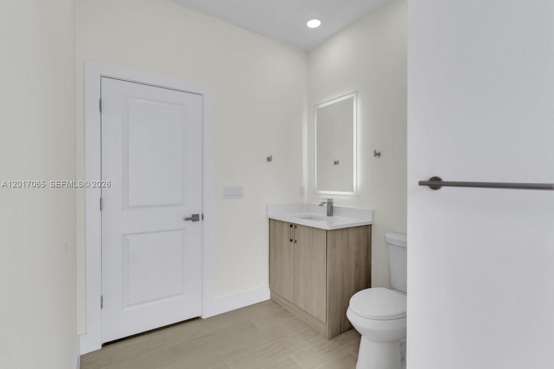 For Rent: $2,300 (4 beds, 3 baths, 1807 Square Feet)