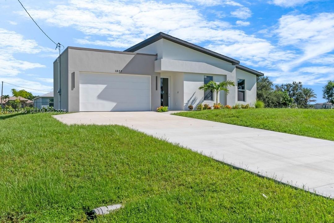 For Rent: $2,300 (4 beds, 3 baths, 1807 Square Feet)