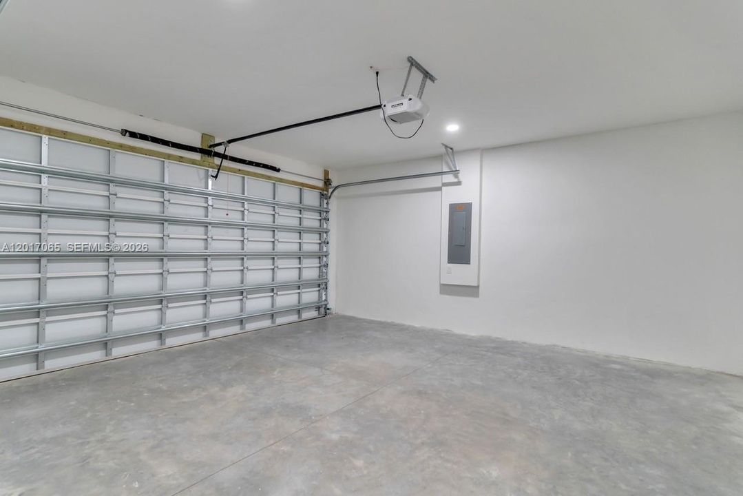 For Rent: $2,300 (4 beds, 3 baths, 1807 Square Feet)