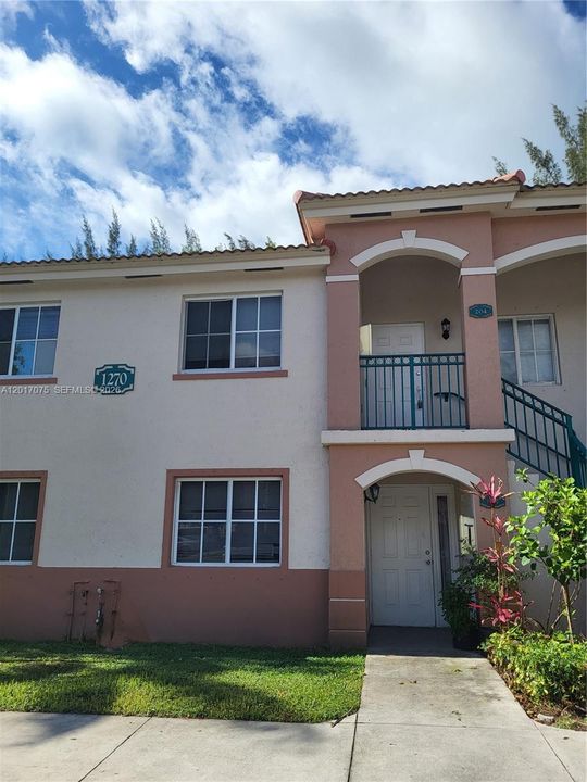 En Venta: $175,000 (2 camas, 2 baños, 815 Pies cuadrados)