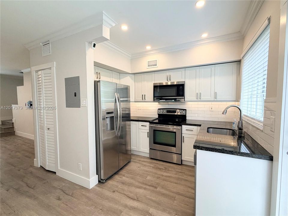 В аренду: $3,950 (2 спален, 1 ванн, 900 Квадратных фут)