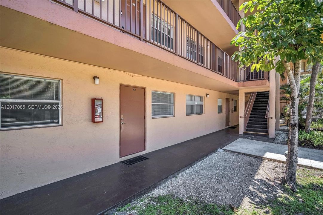For Sale: $99,000 (1 beds, 1 baths, 624 Square Feet)