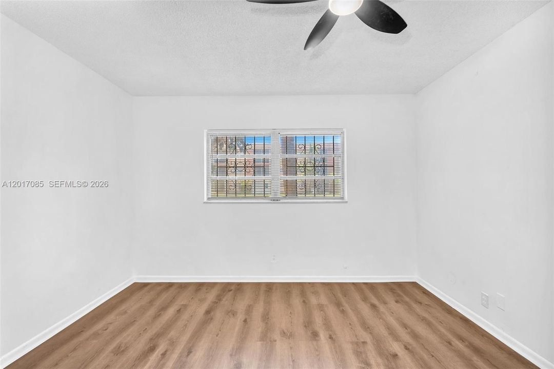 For Sale: $99,000 (1 beds, 1 baths, 624 Square Feet)