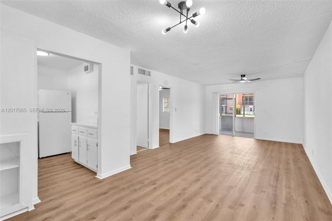 For Sale: $99,000 (1 beds, 1 baths, 624 Square Feet)