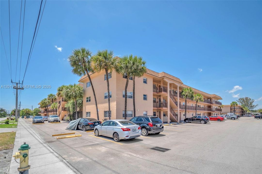 For Sale: $99,000 (1 beds, 1 baths, 624 Square Feet)