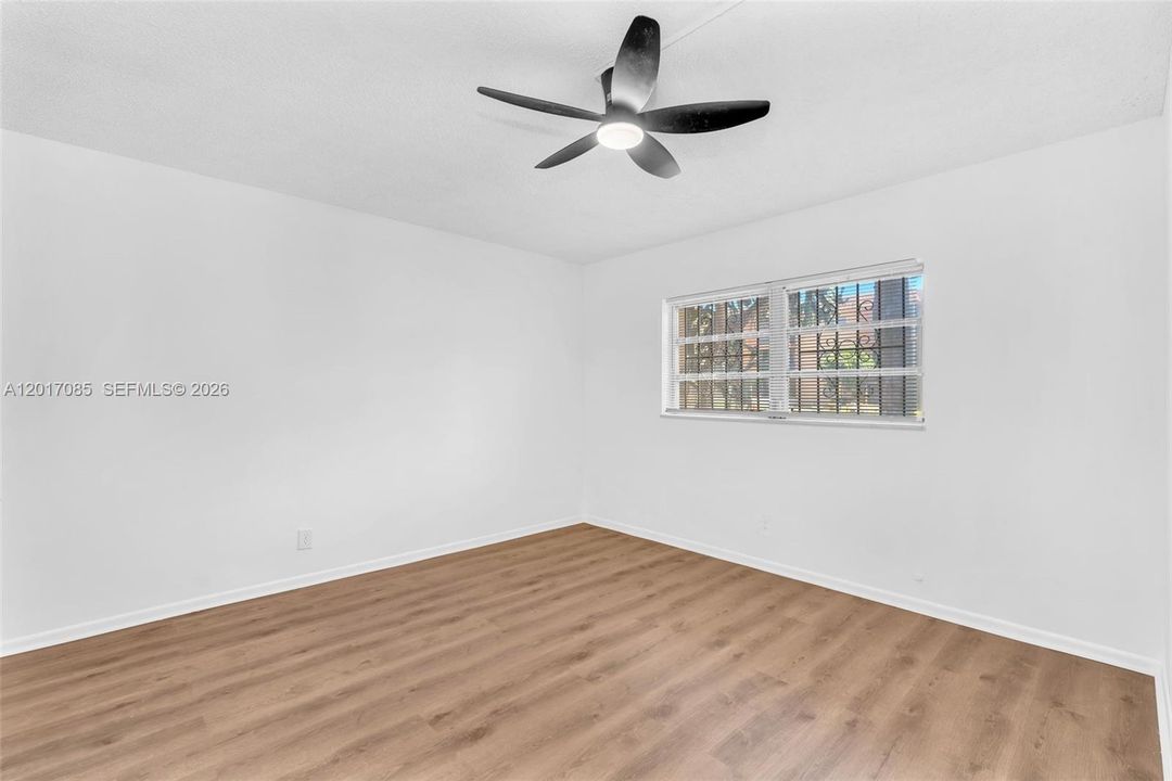 For Sale: $99,000 (1 beds, 1 baths, 624 Square Feet)