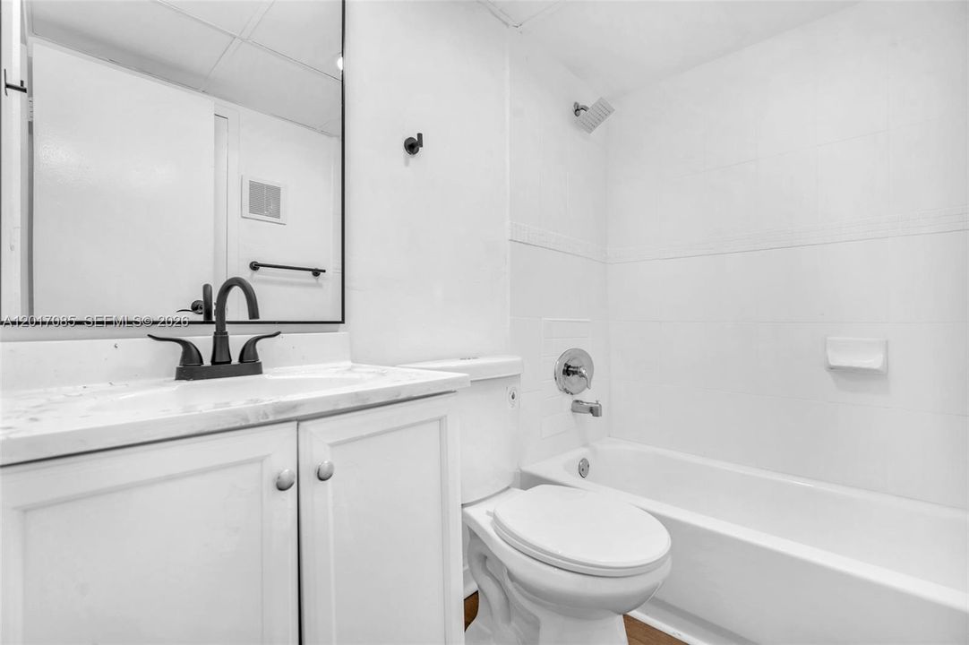 For Sale: $99,000 (1 beds, 1 baths, 624 Square Feet)