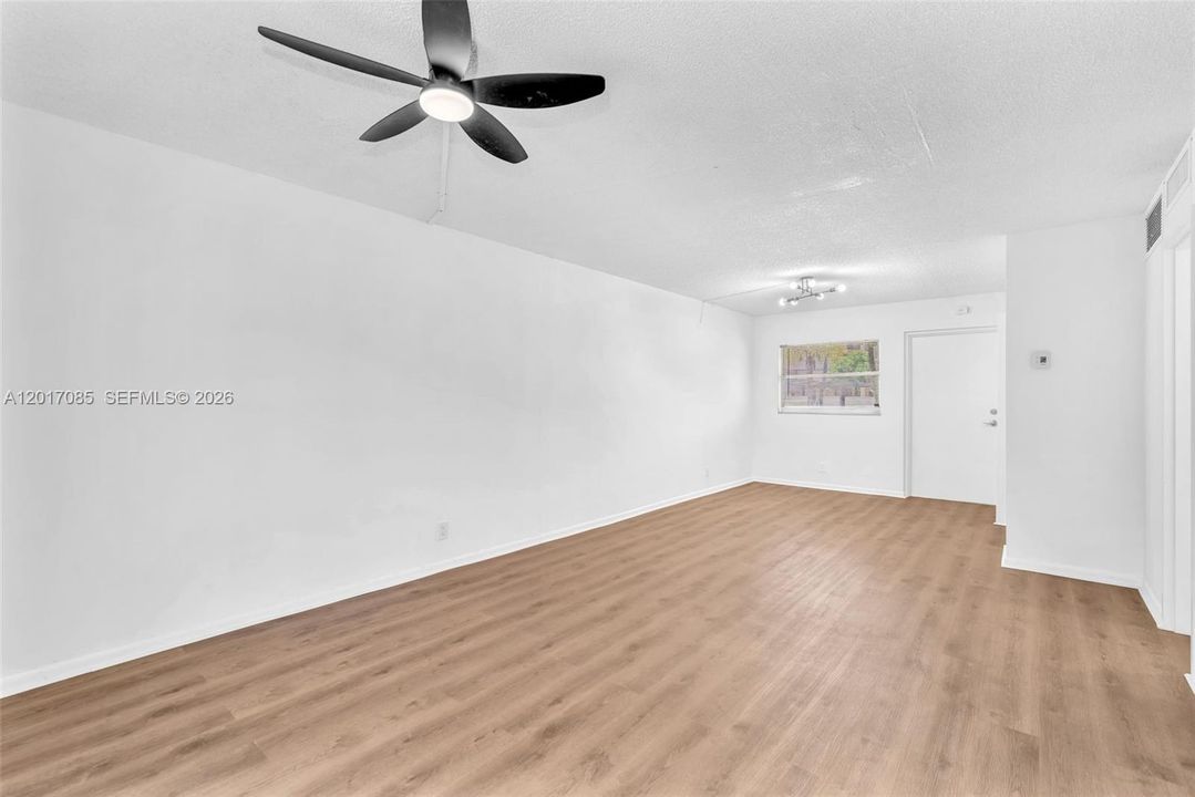 For Sale: $99,000 (1 beds, 1 baths, 624 Square Feet)