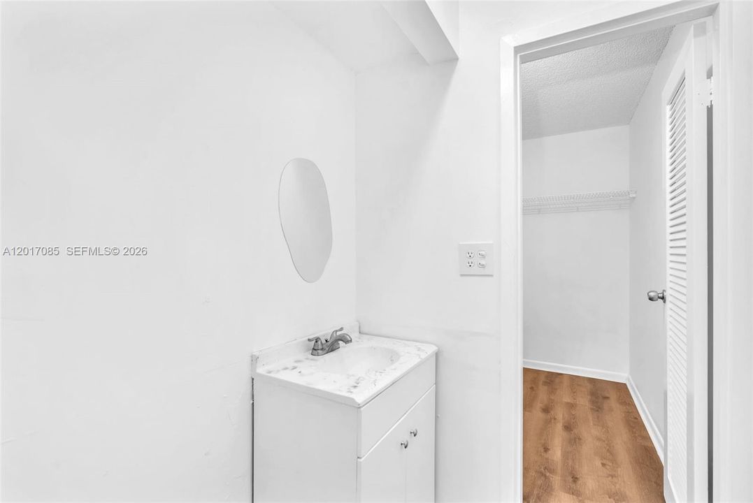For Sale: $99,000 (1 beds, 1 baths, 624 Square Feet)