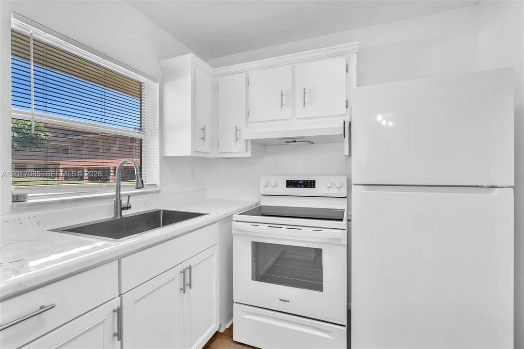 For Sale: $99,000 (1 beds, 1 baths, 624 Square Feet)