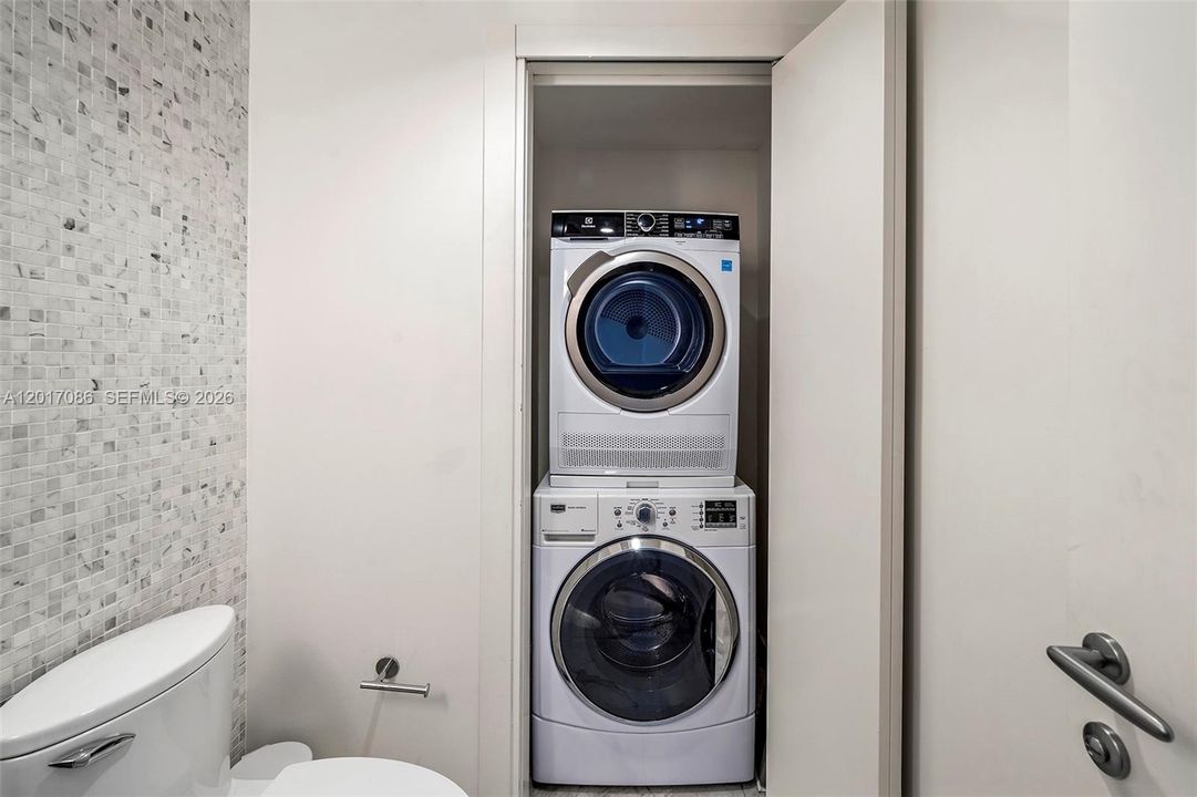 Active With Contract: $8,200 (2 beds, 2 baths, 1500 Square Feet)